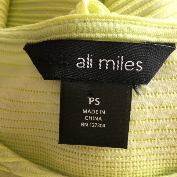 Ali Miles Green Top, 3/4 Sleeves, Scoop Neck, SP - Picture 5 of 5